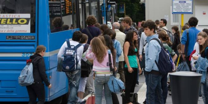 Troppe anomalie sulla delibera abbonamenti studenti campani: Vincenzo De Luca chiarisca!