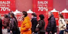 In Campania i saldi iniziano il 5 e non il 2 gennaio: condivisibili le proteste dei commercianti contro Regione