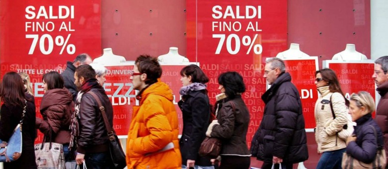 In Campania i saldi iniziano il 5 e non il 2 gennaio: condivisibili le proteste dei commercianti contro Regione